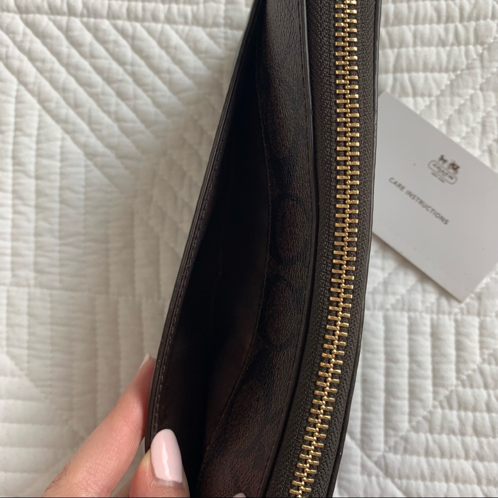 Zipper Coach Wallet - Picture 5 of 11